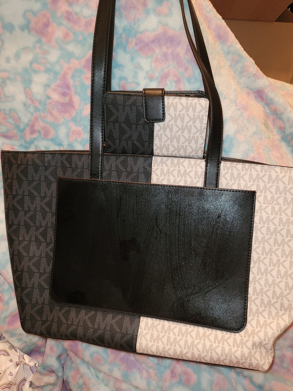 Michael Kors Two-Tone Black & Cream Signature Tote with Matching Wallet - Picture 2 of 8